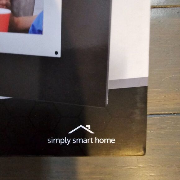 Simply Smart Home PhotoShare 10.1" Full HD Wi-Fi Smart Digital Picture Frame - Picture 10 of 16
